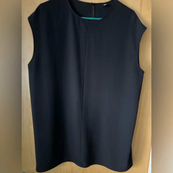 Uniqlo black basic tunic- long I’m 5’10in - perfect over leggings/jeans. - Picture 2 of 3